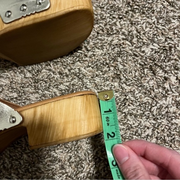 Steve Madden Tan and Brown Mules with Wooden Platform - Picture 9 of 9